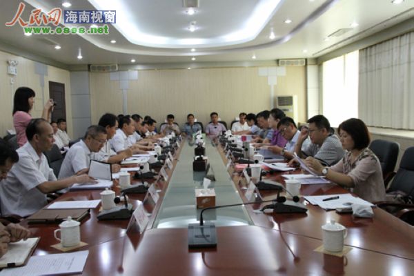 老婆倒车撞死老公图片