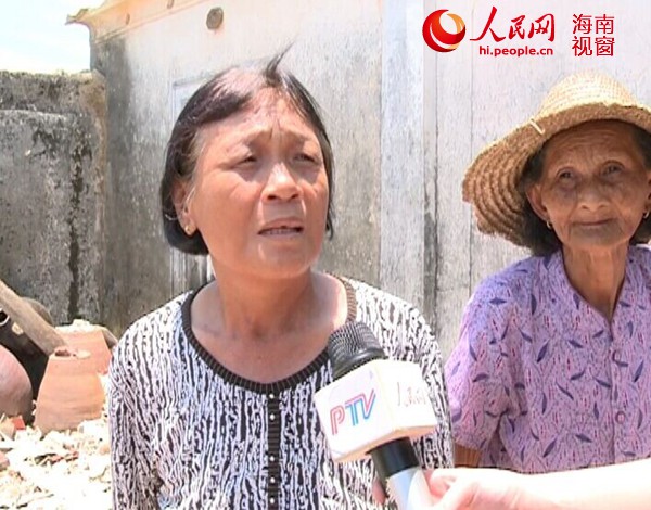 视频:海南文昌台风灾民为云南地震灾民祈福
