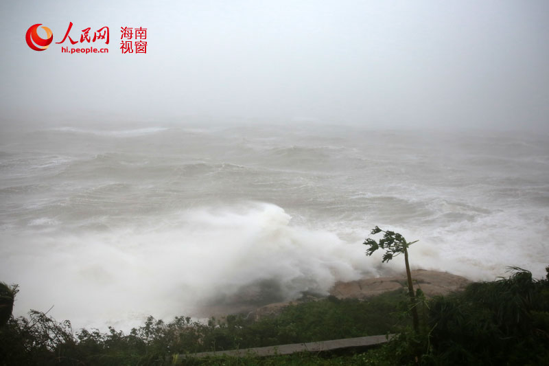 本網記者海南島最北燈塔直擊台風海鷗登陸
