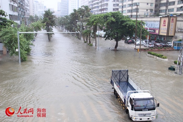 天文潮和風暴潮致海口積水嚴重