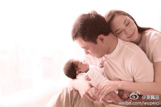 吳佩慈剖腹生下小馬妞