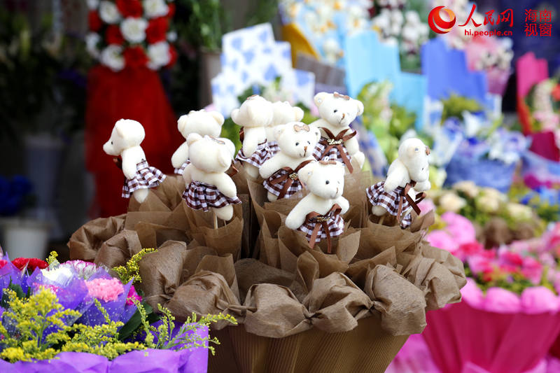 组图:母亲节海口鲜花表露真情 康乃馨热销