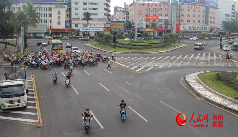 海口3处电动<em>车红</em>绿灯启用 首日平稳市民点赞-