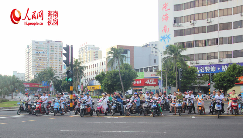 海口3处电动<em>车红</em>绿灯启用 首日平稳市民点赞-