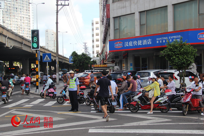 海口3处电动<em>车红</em>绿灯启用 首日平稳市民点赞-