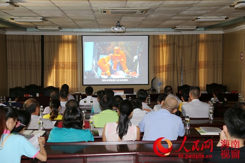 龙江农场组织观看《生命不能重来》教育片