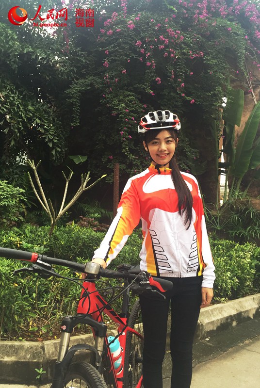 高清: 火山自行车文化节 骑行服高颜值亮相