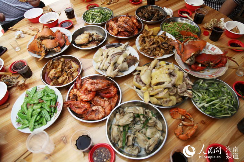 吃好，是中國人春節最重要的事情之一，在海口美蘭區演豐鎮也不例外。