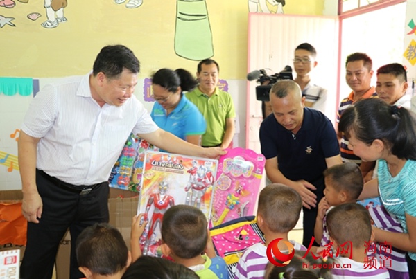 林东:注重学前教育 促进城乡幼儿教育均衡发展