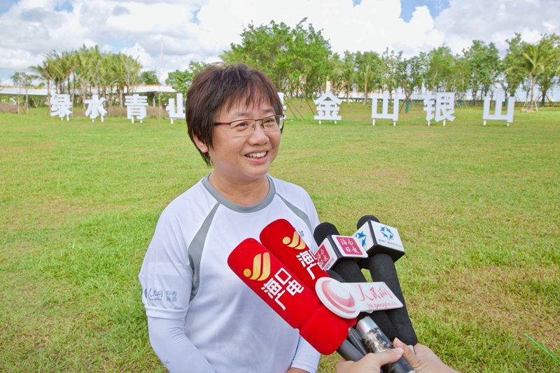 海口市旅游委主任廖小平接受採訪