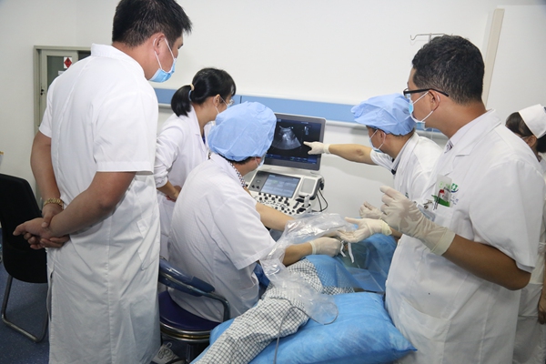 海南三院成功实施首例肝肿瘤射频消融微创手术