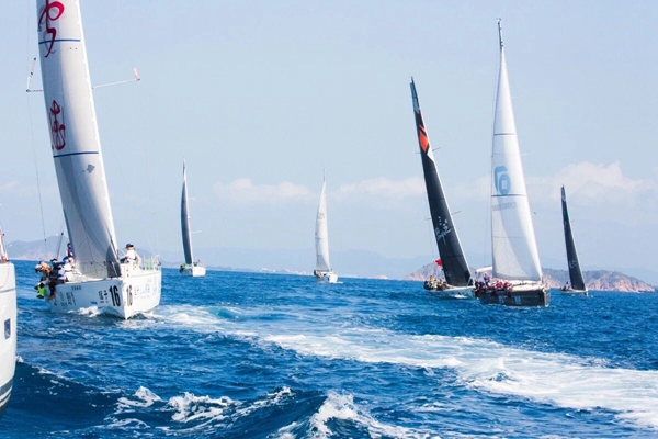 鸿洲队夺得2018第六届司南杯大帆船赛总冠军