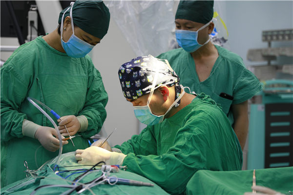 海南三院成功实施首例耳显微外科手术诊疗
