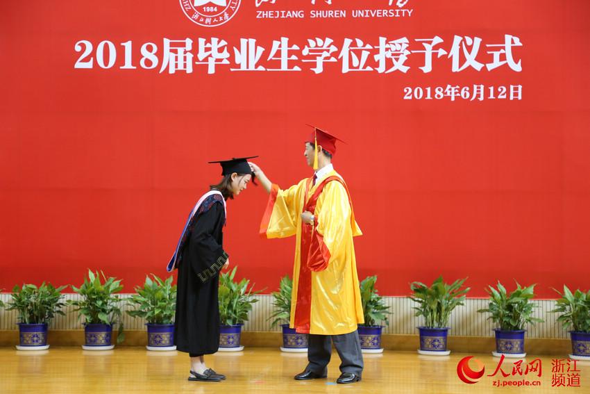 大学怎么样才能拿到毕业证 LOCAL201806131402000112732327448.jpg