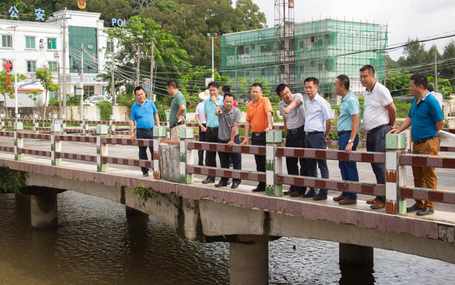 张美文周高明率队巡查东山河水环境整治工作