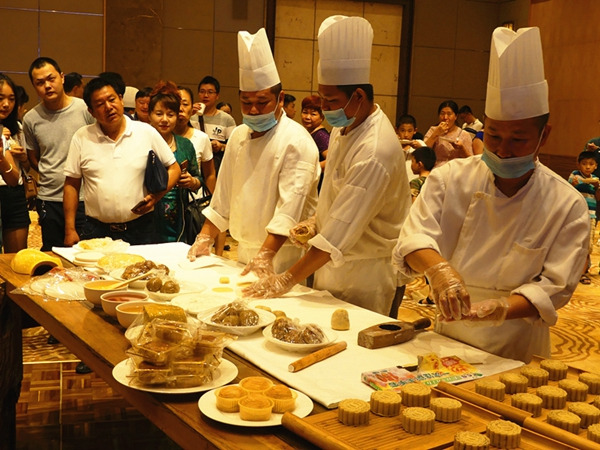 月上中秋乐融融 海口喜来登2018月饼礼鉴会举