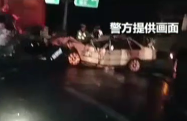 四川：京昆高速成雅段4車相撞  致8死6傷