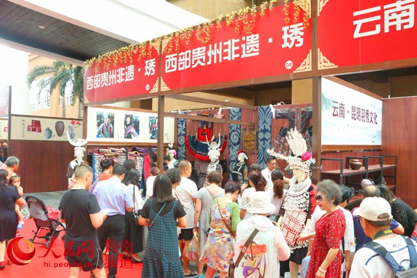 2018第三屆三亞國際文化產業博覽交易會暨“一帶一路”非物質文化遺產展在三亞灣紅樹林度假世界盛大舉行 人民網記者枉源 攝