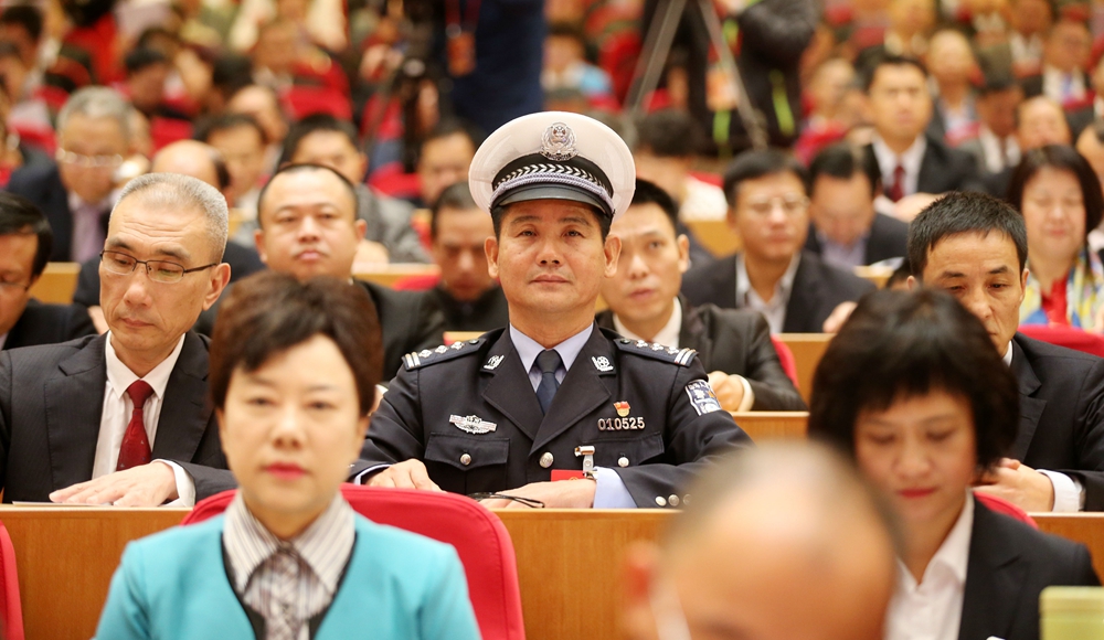 海南省第六屆人民代表大會第二次會議隆重開幕
