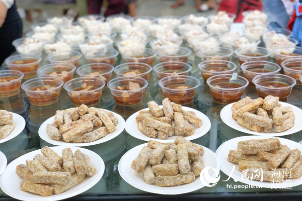 現場用“道南福芋”制作的各類美食供市民游客品嘗 人民網記者枉源 攝