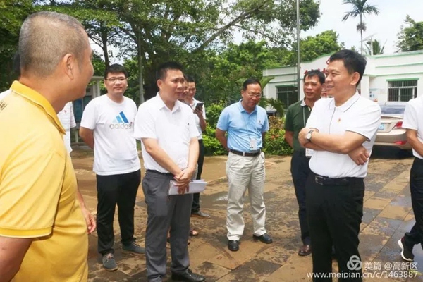 林一民看望慰问高新区派驻云岭村的帮扶干部。
