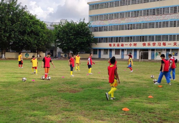 美蘭區三江鎮舉辦鄉村少兒足球培訓班