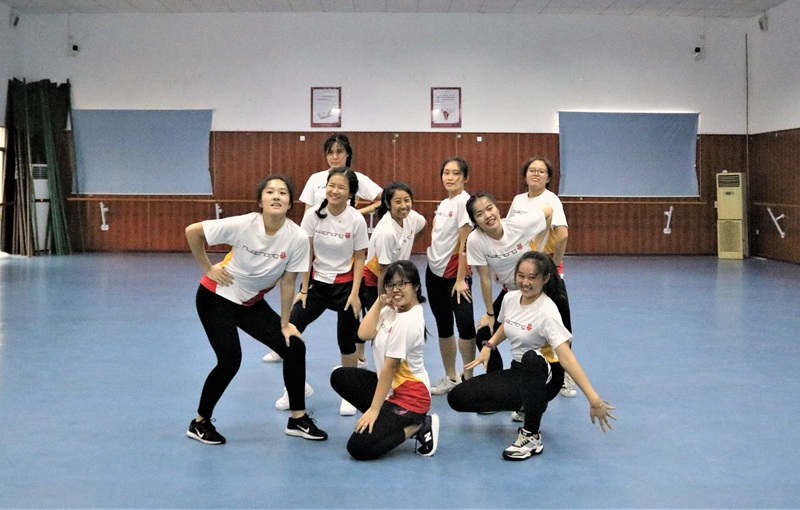 新加坡华侨中学高中舞蹈团来海南访问交流