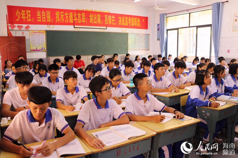 海南澄邁思源高級中學：堅守初心 教育扶貧始終在路上