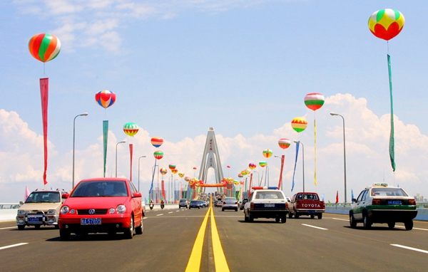 2003年8月1日，海口世紀大橋建成通車。