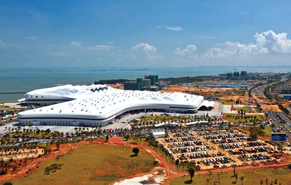 2011年7月8日，海南國際會展中心正式落成並開館迎客。