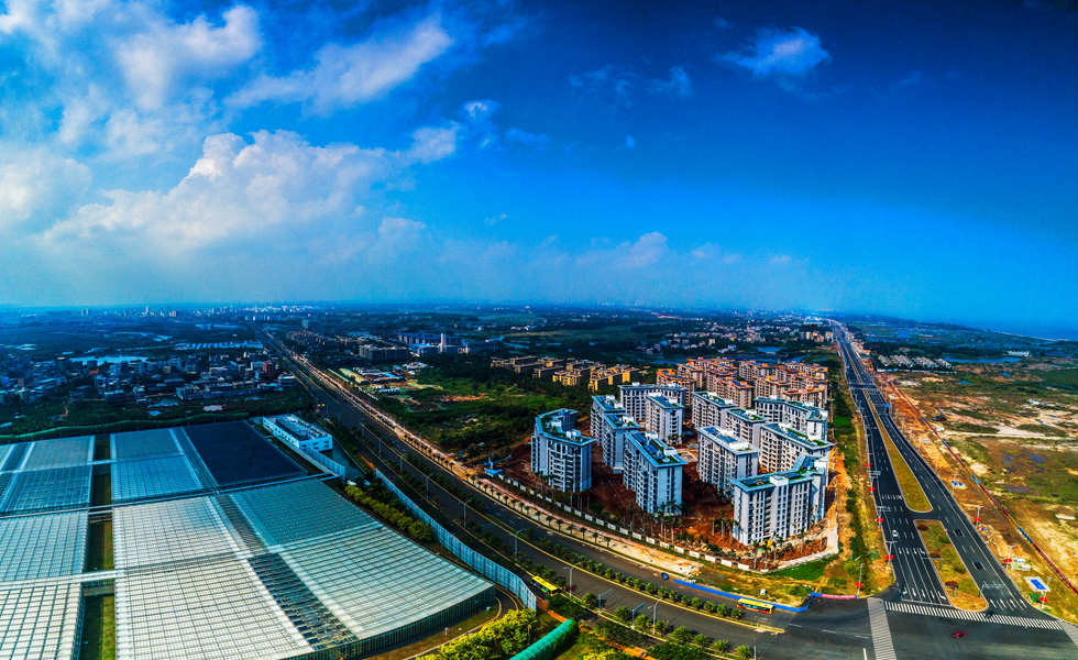 2018年6月3日，海口江東新區設立，掀起海南自貿區建設的新高潮。