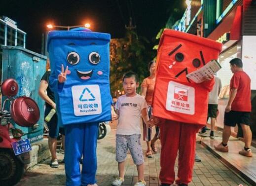 “垃圾桶兄弟”C位出道！海口龍華區垃圾分類宣傳走進夜市