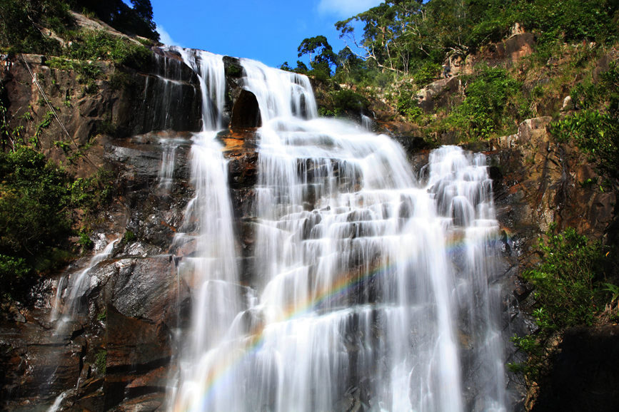 海南最大的瀑布群——楓果山瀑布。林愛和攝
