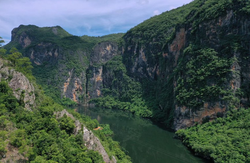 王下鄉生態資源豐富多樣，風光旖旎，環境優越，擁有最原始的純美生態山水資源。盧剛攝