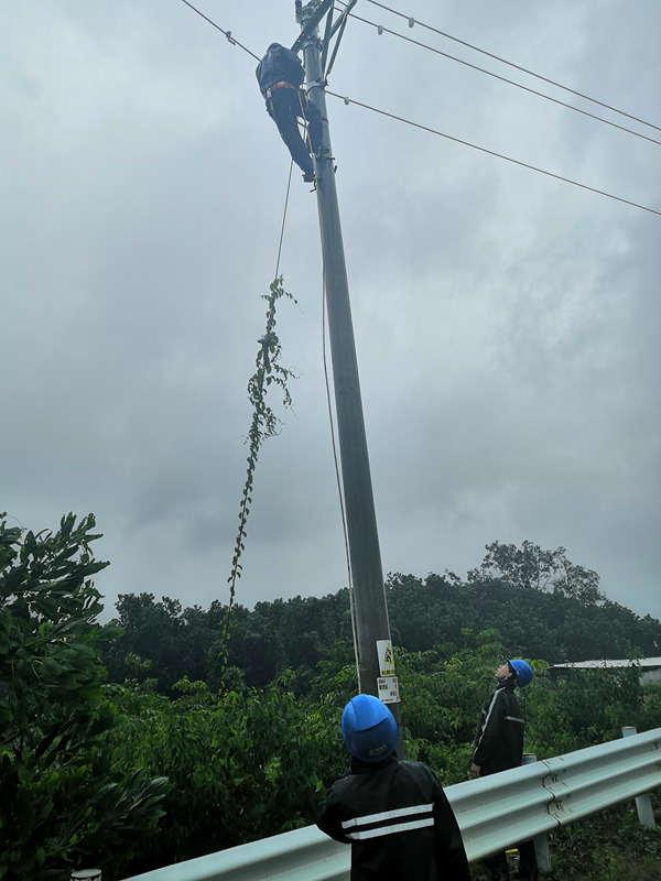 應對台風“圓規”，瓊中供電局多舉措保障電力供應。