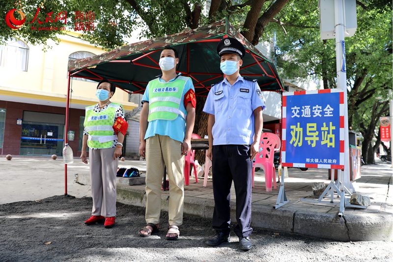 交通安全勸導站。 人民網 符武平攝
