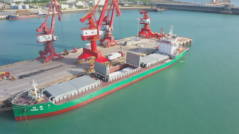 海南首艘雙燃料雙規范海船“創新9”輪入籍洋浦港。洋浦管委會供圖
