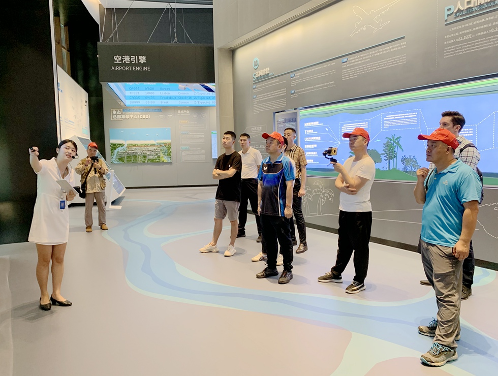 The team of influencers visit the Haikou Jiangdong New Area Exhibition Center. 