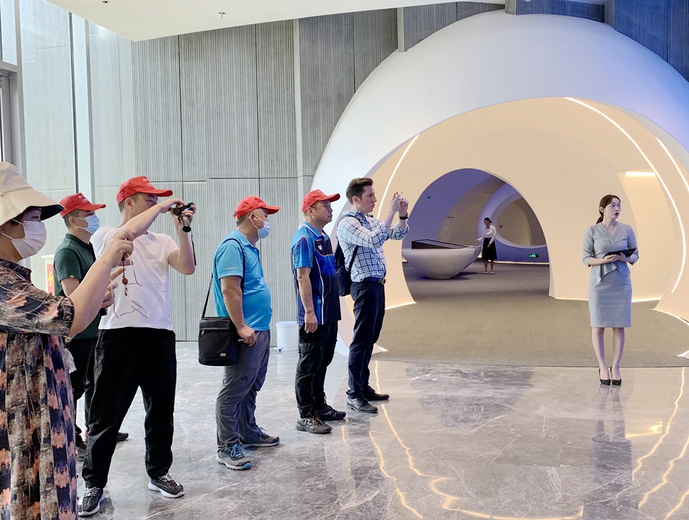 The team of influencers visit the Hainan International Energy Exchange Center. 