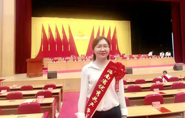 吳丹榮獲海南省優秀共產黨員稱號。