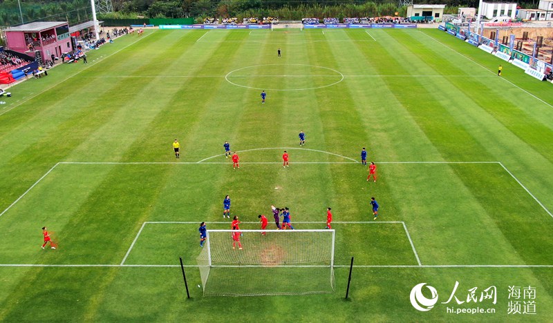 中國足球青少年女足訓練中心足球場。人民網 符武平攝