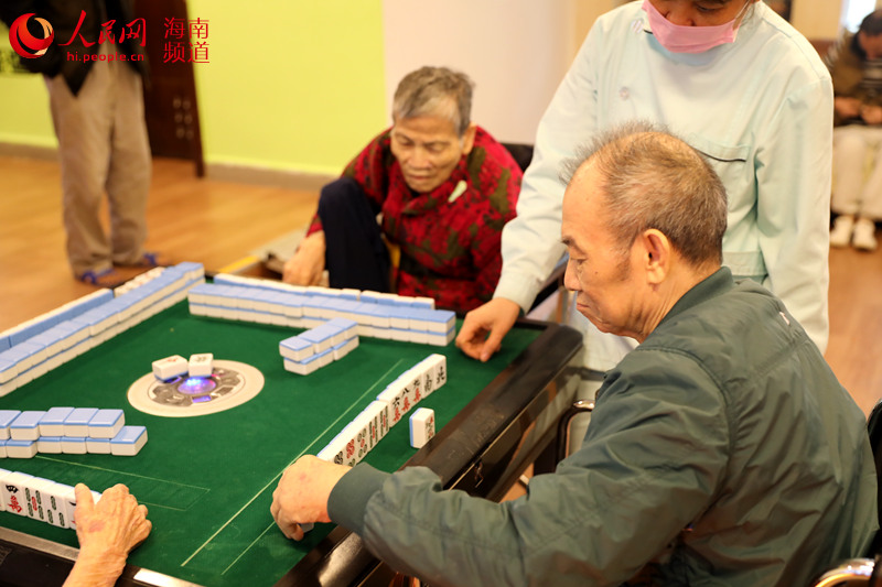 �����ڻ�����Ա�չ��´��齫��  ������ �Ϸ�ʢ��