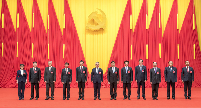 4月29日下午，中国共产党海南省第八届委员会第一次全体会议在海口举行。全会选举了中国共产党海南省第八届委员会常务委员会委员和书记、副书记。