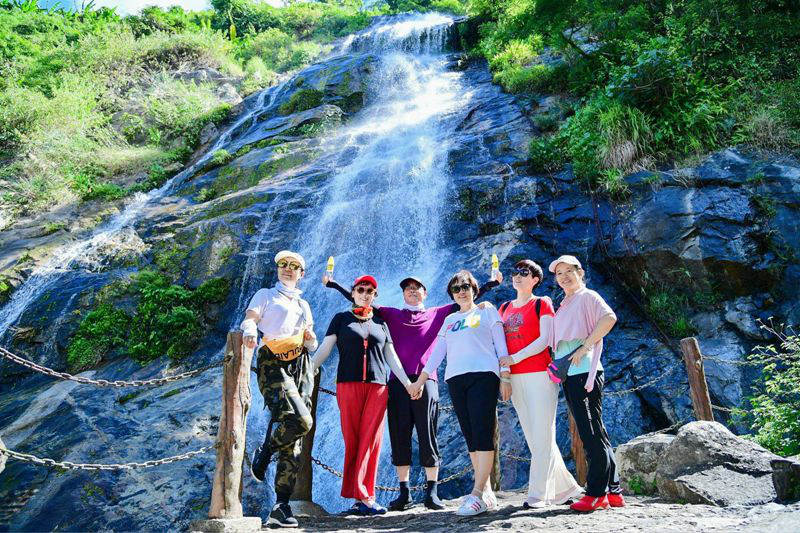 游客打卡百花嶺熱帶雨林文化旅游區。主辦方供圖