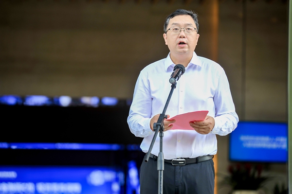 海南省国资委党委书记、主任马咏华致辞。海南控股供图