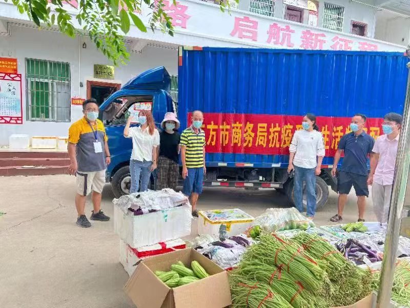 东方韵达快递为东方市四更镇等疫情管控区域免费提供运输服务，两天累计运输12车次抗疫物资，生活用品等。