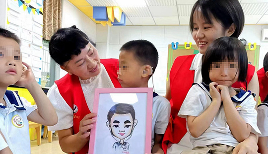 志愿者韩棉：用爱点亮特殊孩子的世界
