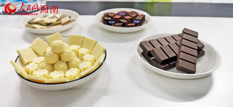 来自加绿巧食品制造业（海南）有限责任公司的诱人的巧克力。人民网 孟凡盛摄