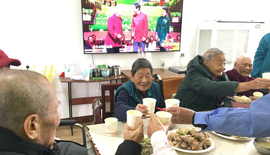 新春走基层：云拜年吃年饭迎春福 海南养老院里的老人这样过年