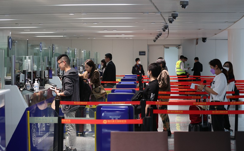 海南恢复入境免签政策首日 入境旅客顺利通关